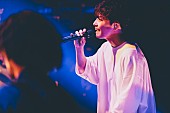 星野源「＜ライブレポート＞星野源が配信ライブ【Gratitude】に込めた「音を奏でる喜び」と「再会の願い」」1枚目/8