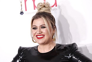 「ケリー・クラークソン、サイモン・コーウェルの代役として『アメリカズ・ゴット・タレント』の審査員に」