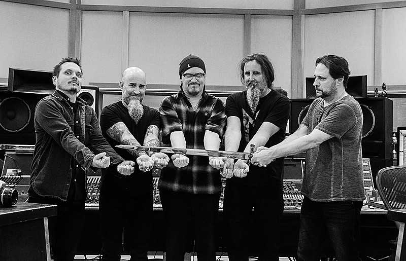 ミスター・バングル「マイク・パットン（Faith No More）率いるMr. Bungle、86年の伝説のデモを再録しアルバム発売」1枚目/2