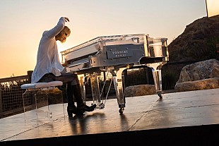 「YOSHIKIが『24時間テレビ』で「Forever Love」をピアノ演奏、今回も300万円寄付とノーギャラ出演」