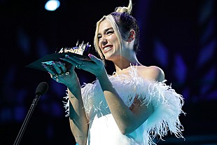 「デュア・リパ、#DuaVideo チャレンジ参加で「Levitating」公式MVに出演できるかも？　」