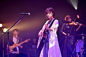 山本彩「＜ライブレポート＞山本彩、多彩なパフォーマンスで駆け抜けた配信ライブ　新たな決意表明も」1枚目/7