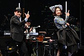 野宮真貴「＜ライブレポート：後編＞【野宮真貴、還暦に歌う。】横山剣を迎えた二日目はとびきりチャーミングな“ダブル還暦”ショー」1枚目/8