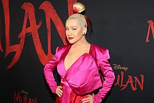 「クリスティーナ・アギレラ、実写版『ムーラン』プレミア配信を二人の子どもとライブ・ツイート」