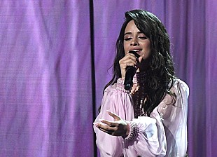 「カミラ・カベロから悩んでいる・辛い思いをしている人へ「あなたが乗り越えるのを助けてくれる人がいる」」