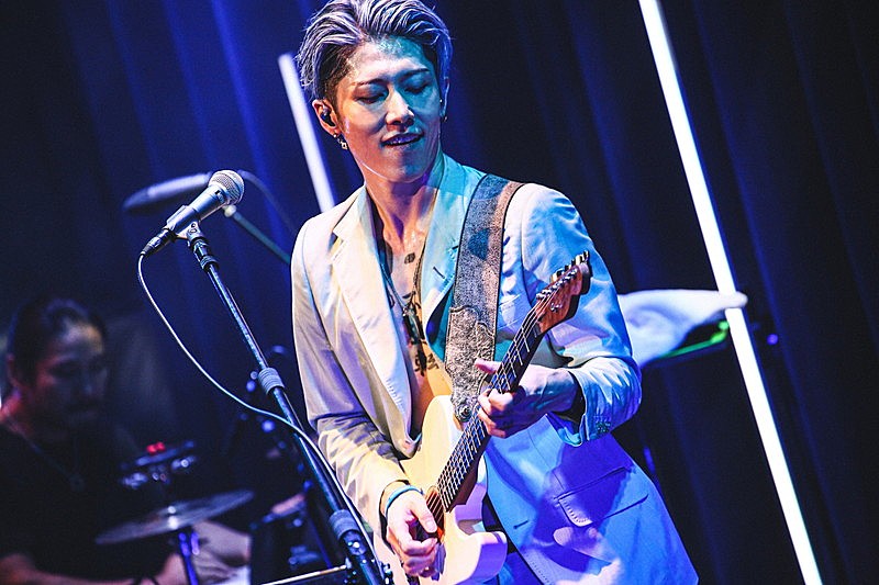 ＜ライブレポート＞MIYAVI、新EPを引っ提げたアコースティック・ライブがビルボードライブで開催　その「想い」まで体感するプレミアム・ライブに