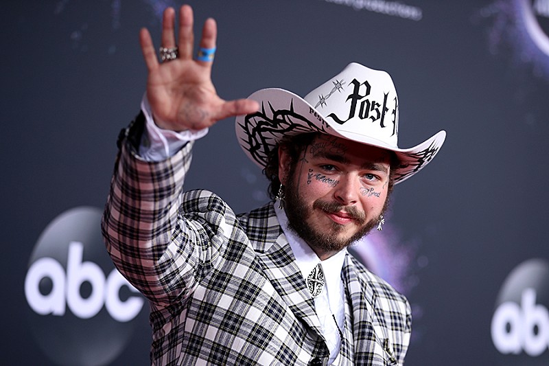 【2020 #BBMAs】ポスト・マローンが＜トップ・アーティスト賞＞受賞、計9つの賞に輝く