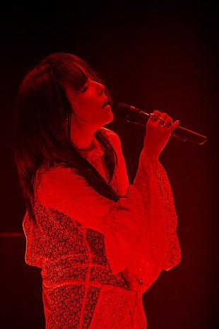 「＜ライブレポート＞aiko、魅力が詰まったオンラインライブ第2弾開催「みなさんに必ず会えますように！」」