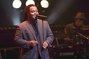 「＜ライブレポート＞クリス・ハートの美声と優しさ、エールに包まれた至福の2時間」