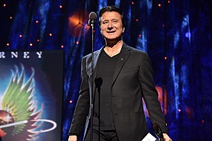 「スティーヴ・ペリー、故エディ・ヴァン・ヘイレンと交わした深夜の電話やワカモレ事件について語る」