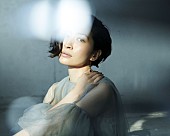 坂本真綾「坂本真綾、両A面シングル『独白/躍動』ジャケット写真公開」1枚目/3