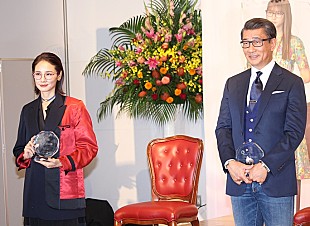 「中井貴一「俳優をここまで続けるとは思わなかった」　「日本メガネベストドレッサ－賞」受賞」