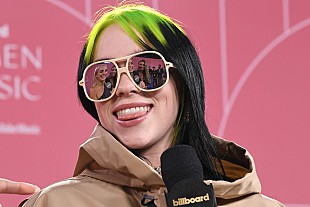 「ビリー・アイリッシュ、自分の音楽を車の中でも聴いていると明かす」