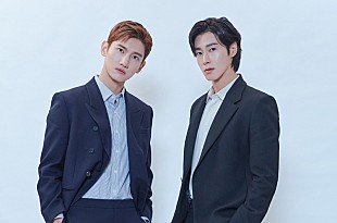 「東方神起、新曲「Small Talk」のジャケット写真＆新ビジュアルを解禁」