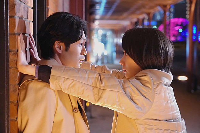 「「＃リモラブ」波瑠が松下洸平に逆壁ドン＆告白　「美々先生、世界一かわいい告白だわ」」1枚目/1