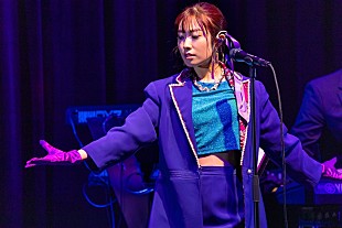 「＜ライブレポート＞降幡愛がソロ初ライブ、80'sシティポップの魅力届ける」