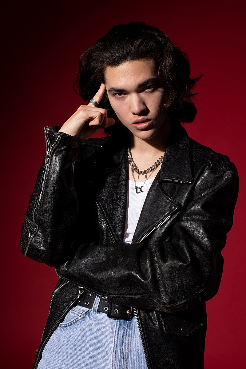 コナン・グレイ、ストリート・ブランドXLARGEとのコラボ商品の販売決定