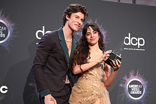 「 カミラ・カベロ、ショーン・メンデスとの恋愛について率直に語る「ハッピーで幸せな瞬間ばかりじゃない」」