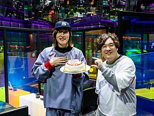 「ビッケブランカ、岡崎体育と“つぶやき厳禁のシークレットパーティー”を生配信」