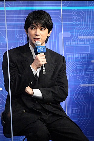 「吉沢亮「死ぬほど暗い」と言われ苦笑　「根は暗いけど、ふざけたりするのも好き」」