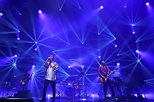 「＜ライブレポート＞ポルノグラフィティ「全盛期はこれからです！」AR演出やレア曲＆新曲披露で沸かせた配信ライヴ」