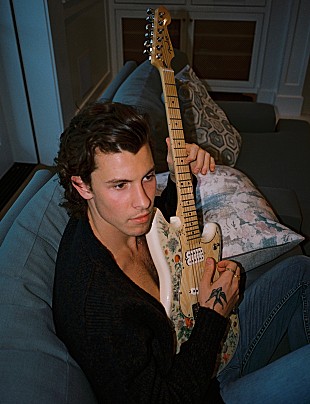 「ショーン・メンデス、限定シグネイチャーMusicMasterがフェンダーから発売」