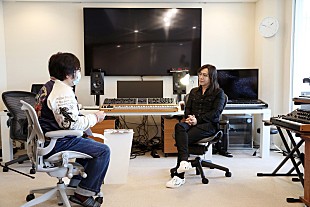 「小室哲哉「今でも感謝しています」、記憶と現在の視点でソロデビューアルバムについて語る」