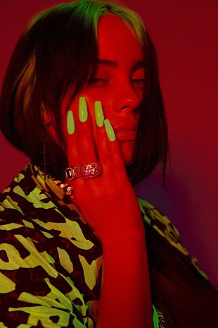 「ビリー・アイリッシュ、クリスマスに日本のテレビ初パフォーマンス」