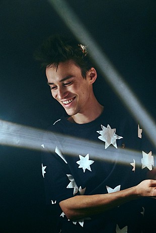 「ジェイコブ・コリアー、携帯で録音した最新シングルは愛のメッセージが込められた1曲」