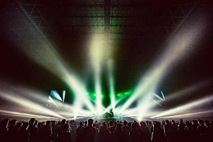 「King Gnu、4万2千人動員したアリーナツアーから「三文小説」のライブ映像公開」