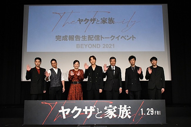 「尾野真千子、綾野剛に「こいつ、でかくなったな！」　「以前は天然で宇宙人みたいな人だった」」1枚目/1