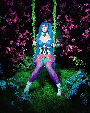 「アシュニコ、リリース間近のミックステープから新曲「ディール・ウィズ・イット」を発表」