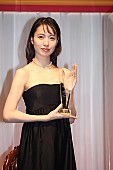 「戸田恵梨香「重さと同時に喜びを味わっています」 「日本ジュエリ－ベストドレッサ－賞」受賞」1枚目/1