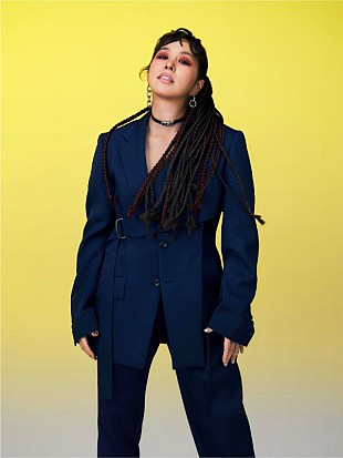 「AI、20周年記念ミニアルバムシリーズ『IT’S ALL ME-Vol.2』リリース決定、とんだ林蘭とタッグを組んだ新ビジュアル公開」