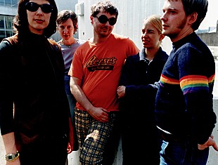 「ステレオラブ、シングル集シリーズ第四弾『Electrically Possessed』を2/26にリリース」