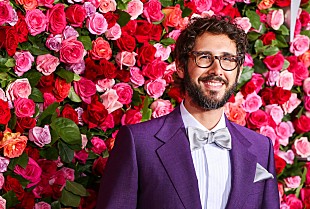 「ジョシュ・グローバン、バイデン次期大統領の愛犬メジャーのファースト・ドッグ就任記念イベントで歌唱」