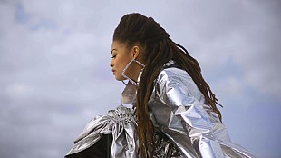 「ヴァレリー・ジューン、待望の3rdアルバムからカーラ・トーマス参加の「Call Me A Fool」を公開」