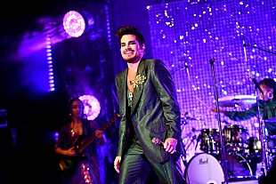 「アダム・ランバート、自身のメイクアップ・ラインを出してみたいと語る」