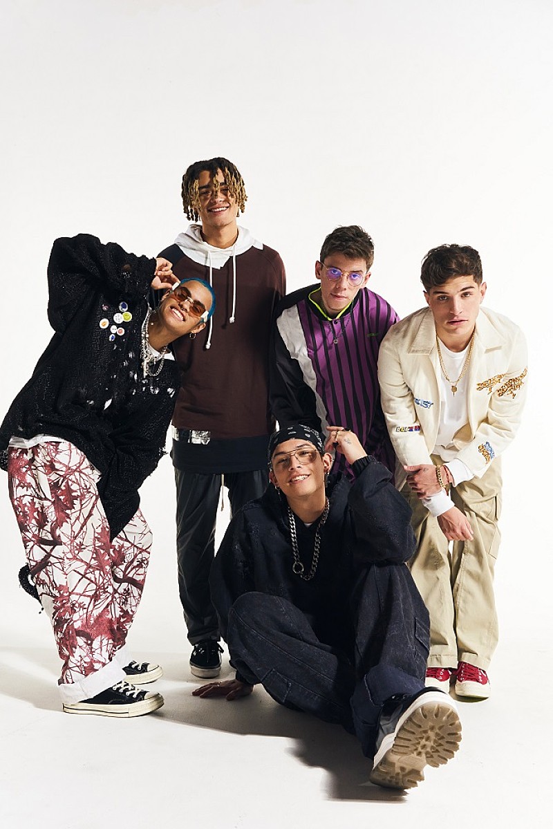 PRETTYMUCH、最新EP『Smackables』から「Parking Spot」のMV公開