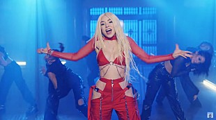 「エイバ・マックス、最新シングル「マイ・ヘッド＆マイ・ハート」のMV公開「今までで一番好きなビデオ」」