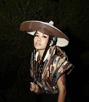 「ジェネイ・アイコ、ディズニー映画最新作『ラーヤと龍の王国』のエンドソング「リード・ザ・ウェイ」のMV解禁」