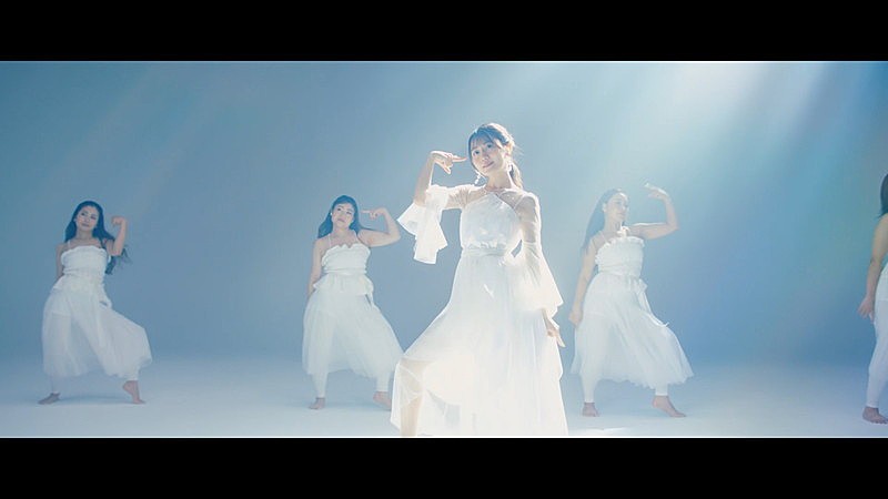 小倉唯、新曲「Clear Morning」MV公開 