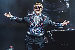 「エルトン・ジョン、バチカンによる同性婚の祝福拒否を“偽善”と一蹴」