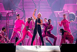 「ピンク、2019年のワールド・ツアーに密着したAmazonオリジナル・ドキュメンタリー『All I Know So Far』が5/21配信」