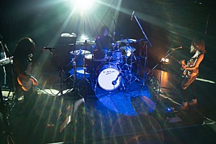 「TAWINGSがゲスト出演、Phew『Vertigo KO』リリース・ライヴ映像が公開」