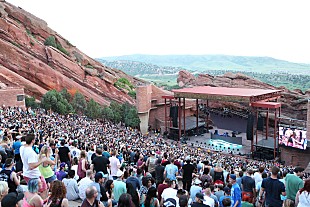 「米人気野外コンサート会場レッド・ロックス・アンフィシアター、約25%のキャパで営業再開へ」