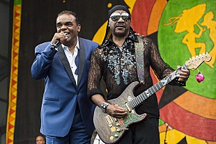 「アイズレー・ブラザーズ、4年ぶりの新曲「Friends &amp; Family」にスヌープ・ドッグが参加」