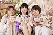 SHISHAMO「SHISHAMO、大好物のアイス新CMでNG連発「いっぱい食べたいからわざとやってるんでしょー（笑）！」」1枚目/1