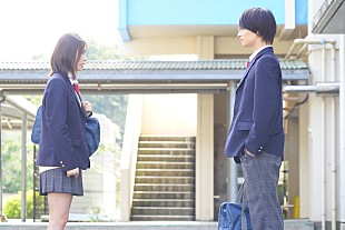 「美 少年・浮所飛貴×白石聖、映画『胸が鳴るのは君のせい』場面写真が到着」
