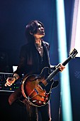 SUGIZO「＜ライブレポート＞SUGIZO、“憎しみではなく愛を、対立ではなく調和を、利己ではなく利他を”あらゆる壁を超え混ざり合う総合芸術を提示した配信ライブ」1枚目/9